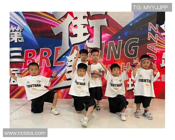 街舞巨献:探秘武汉街舞队的配合 街舞巨献:探秘武汉街舞队的配合